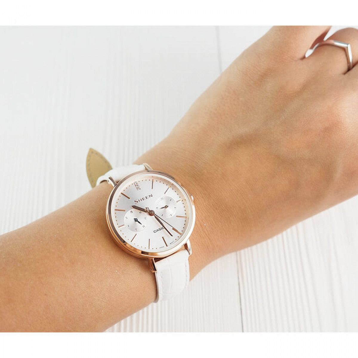 Дамски часовници Casio Sheen SHE-3054PGL-7A от Chasio.bg